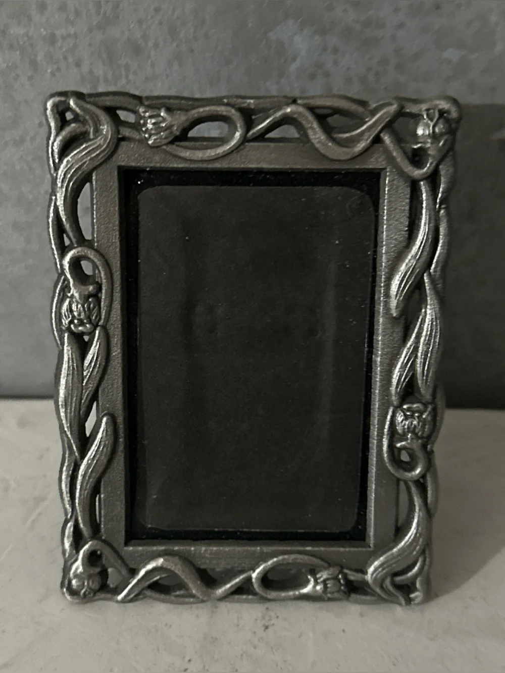 VINTAGE PEWTER TULIP FILAGREE MINI PICTURE FRAME FITS 2X3